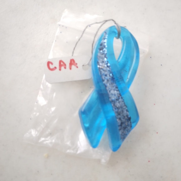 💥 CLOSET CLOSING SALE 💥 Acrylic Awareness Pin-Child Abuse Awareness - Picture 5 of 5